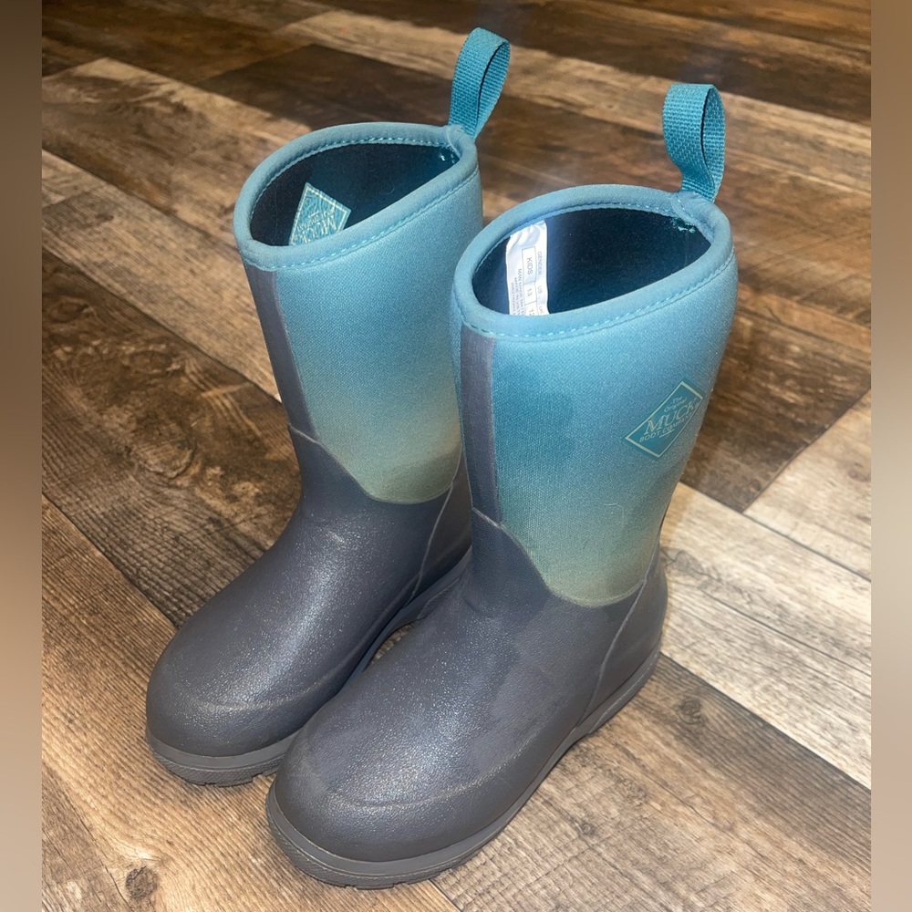 Little Girls size 13 Muck snow boots